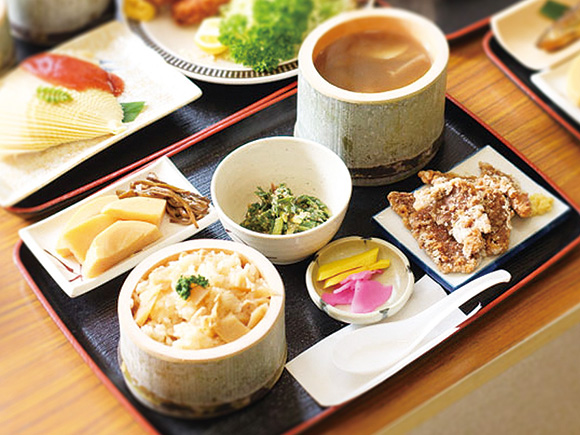 一条竹の子村　竹の子ご飯定食写真