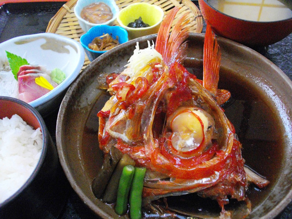 郷土割烹　伊豆の味　おか田　金目鯛煮付け定食写真